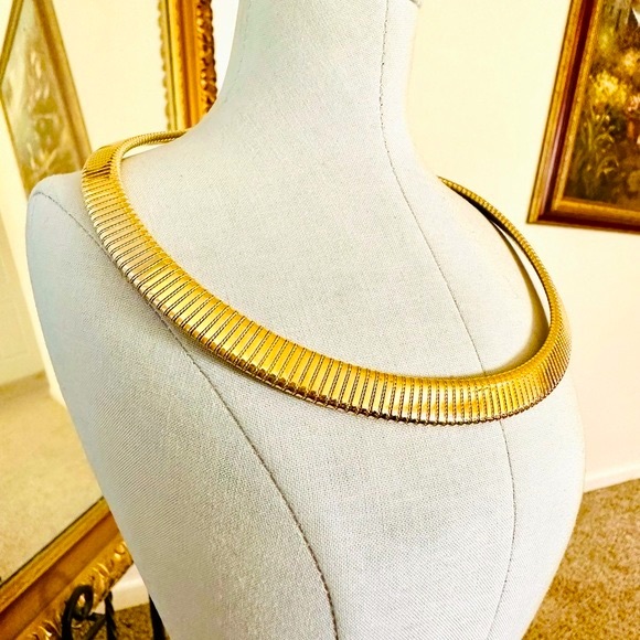 Vintage MONET Omega Snake Chain Gold Necklace - Picture 4 of 14